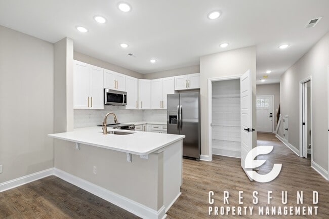 Building Photo - Lakeshore Harbour Townhomes