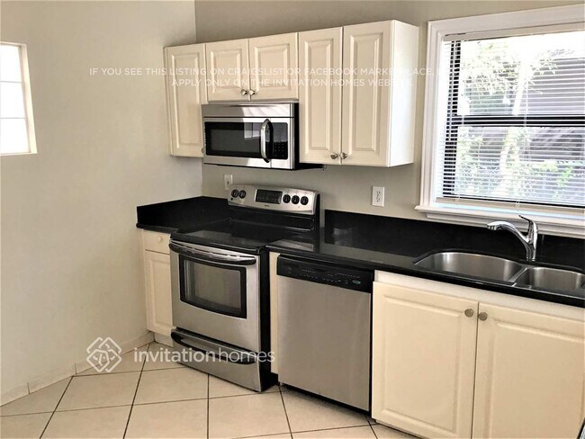 Foto del edificio - 3407 NW 112th Terrace