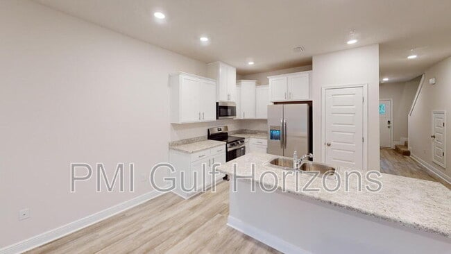 Building Photo - 710-E Giese Ln