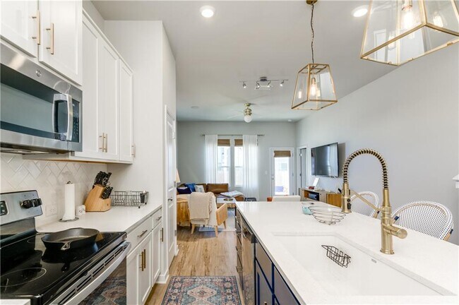 Building Photo - 15101 Ryman Rd