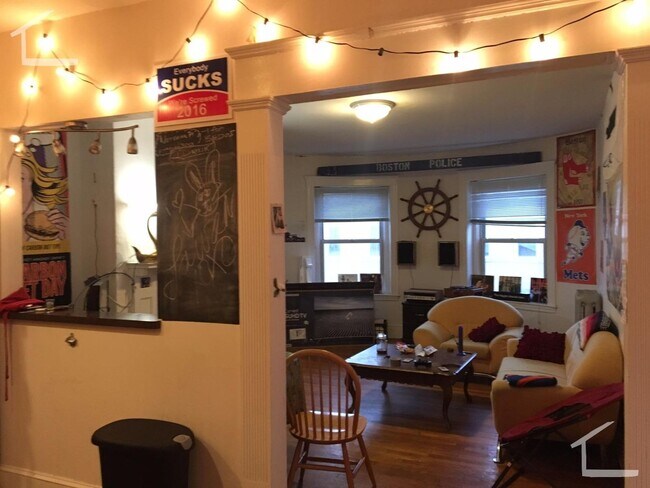 Foto del edificio - Beautiful, Renovated 4 Bed Right in Packar...