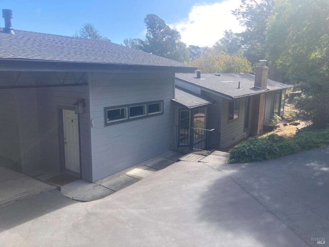 4 Pepperwood Ln, Corte Madera, CA 94925 House Rental in Corte Madera