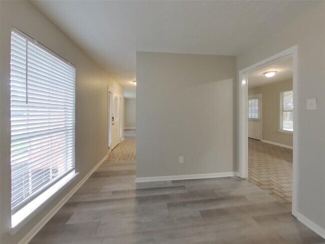 Foto del edificio - 14811 Cypress Ridge Dr