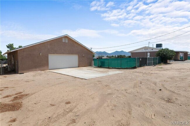 Foto del edificio - Large home with nice sized yard