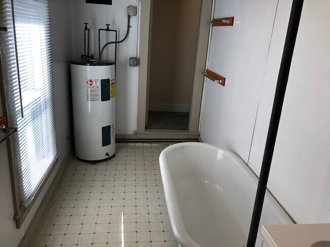 Bathroom - 226 W Union St
