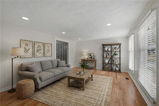 Foto del edificio - 9470 Hillside Dr