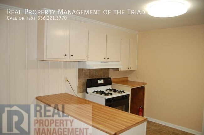 Foto del edificio - Brick Single Level home in Greensboro 3bd/...