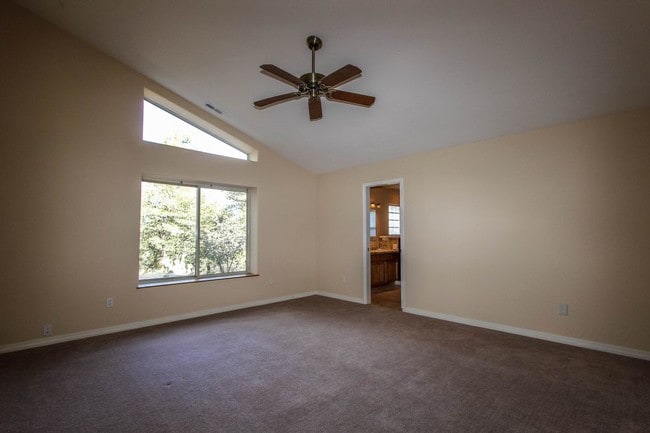 Building Photo - Williamson Valley Home