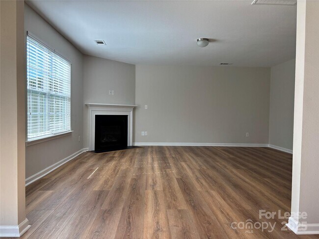 Foto del edificio - 117 Mossy Pond Rd