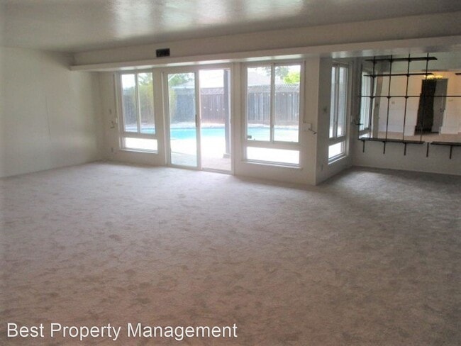 Building Photo - 5 br, 3 bath House - 27951 Edgecliff Way