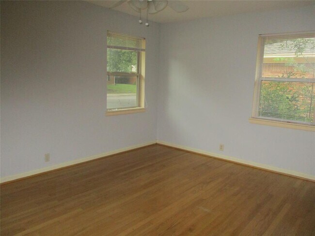 Foto del edificio - 1508 W Tucker Blvd