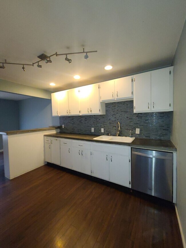 Foto del edificio - 1113 Laura Dr