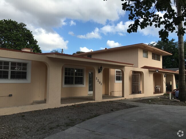 Building Photo - 1201 SW 74th Ct