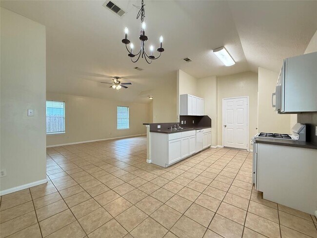 Foto del edificio - 6615 Highwind Bend Ln