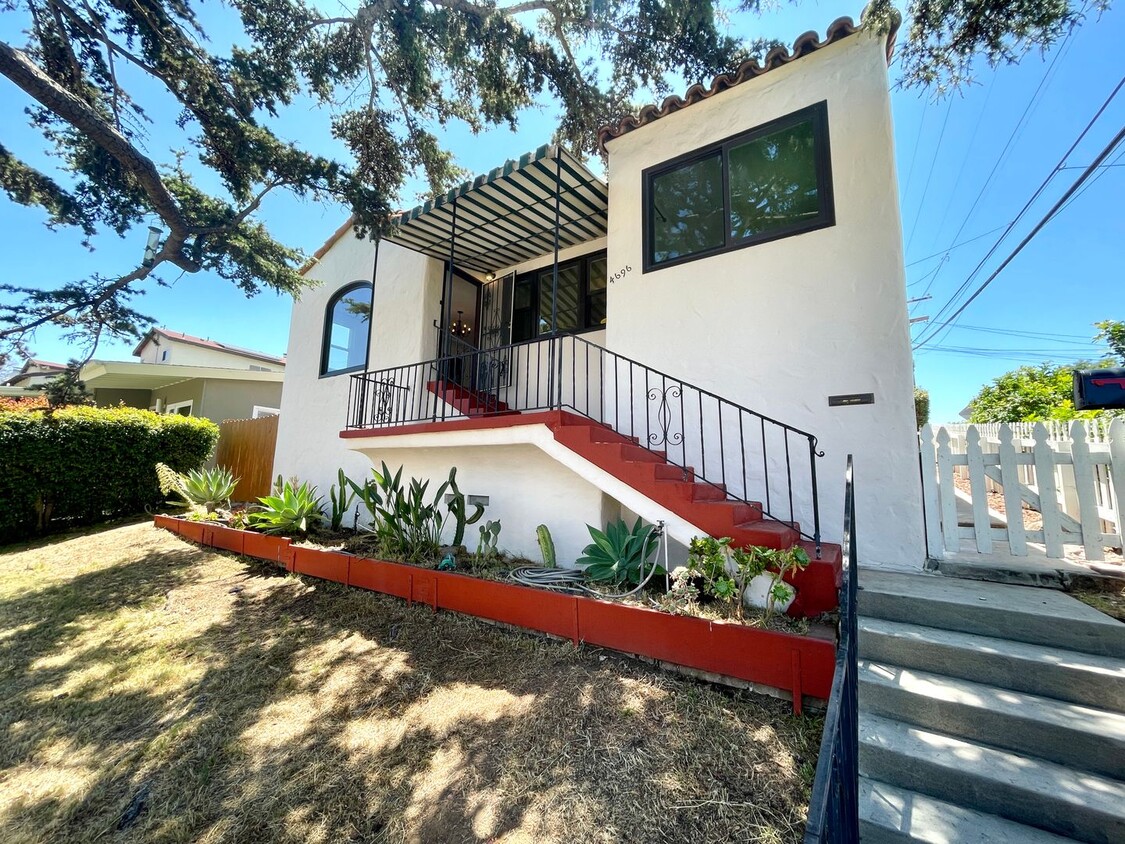 Primary Photo - Beautiful 4B/2BA 1930's Spanish Style Home!