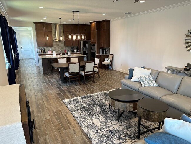 Foto del edificio - 8106 Mabury Ln
