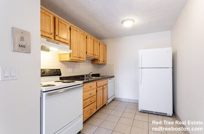 Building Photo - 88 Gardner St