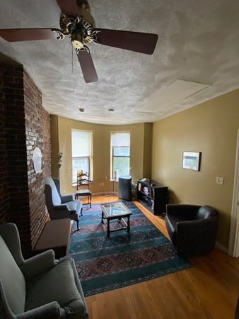 Building Photo - 39 Delle Ave