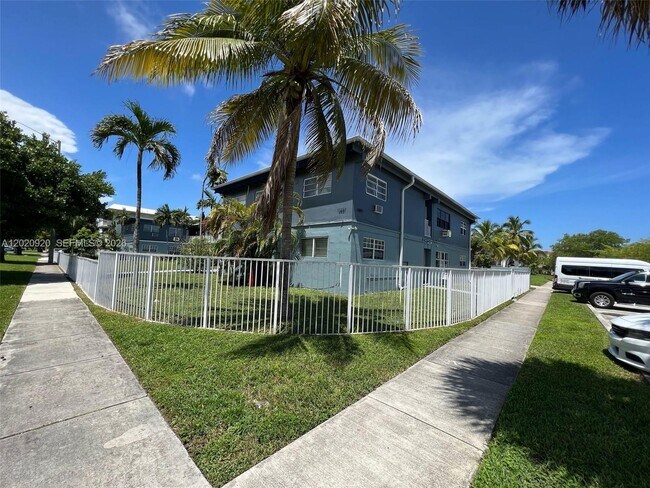 Foto del edificio - 16851 NE 21st Ave