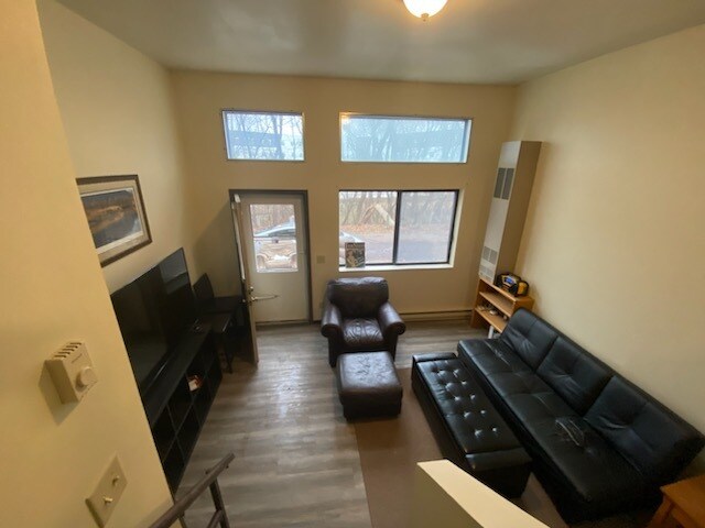 Foto del edificio - 4 Large Bed and 2 Bath- Next to UW Stout