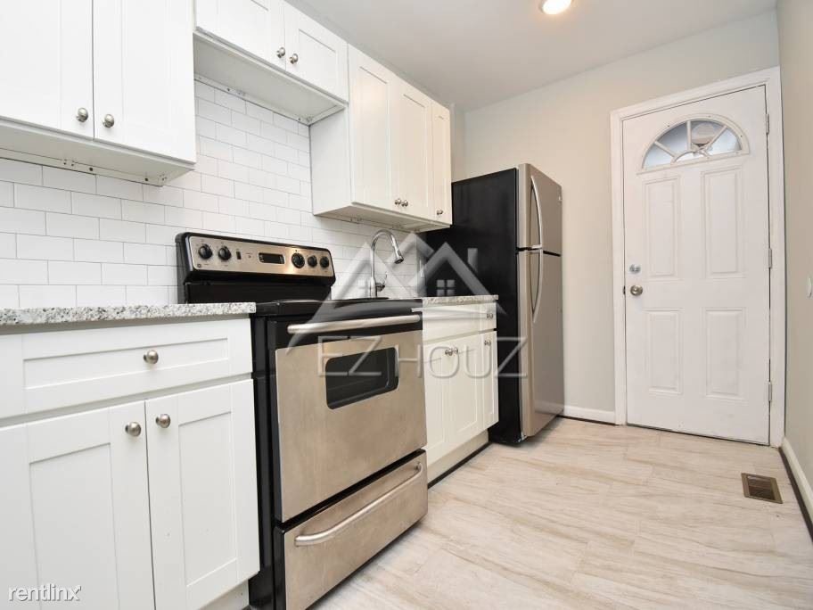 Foto principal - 3 br, 1 bath House - 656 Parkwyrth Street