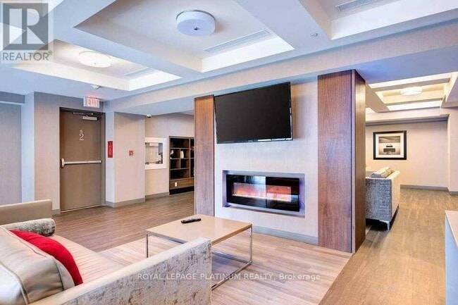 Building Photo - 150 Main St W