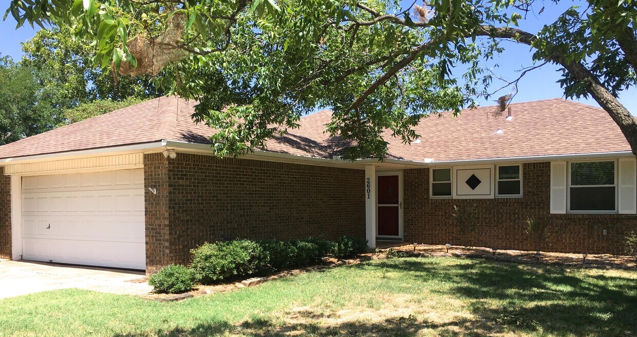 Primary Photo - 2601 Lakeside Dr