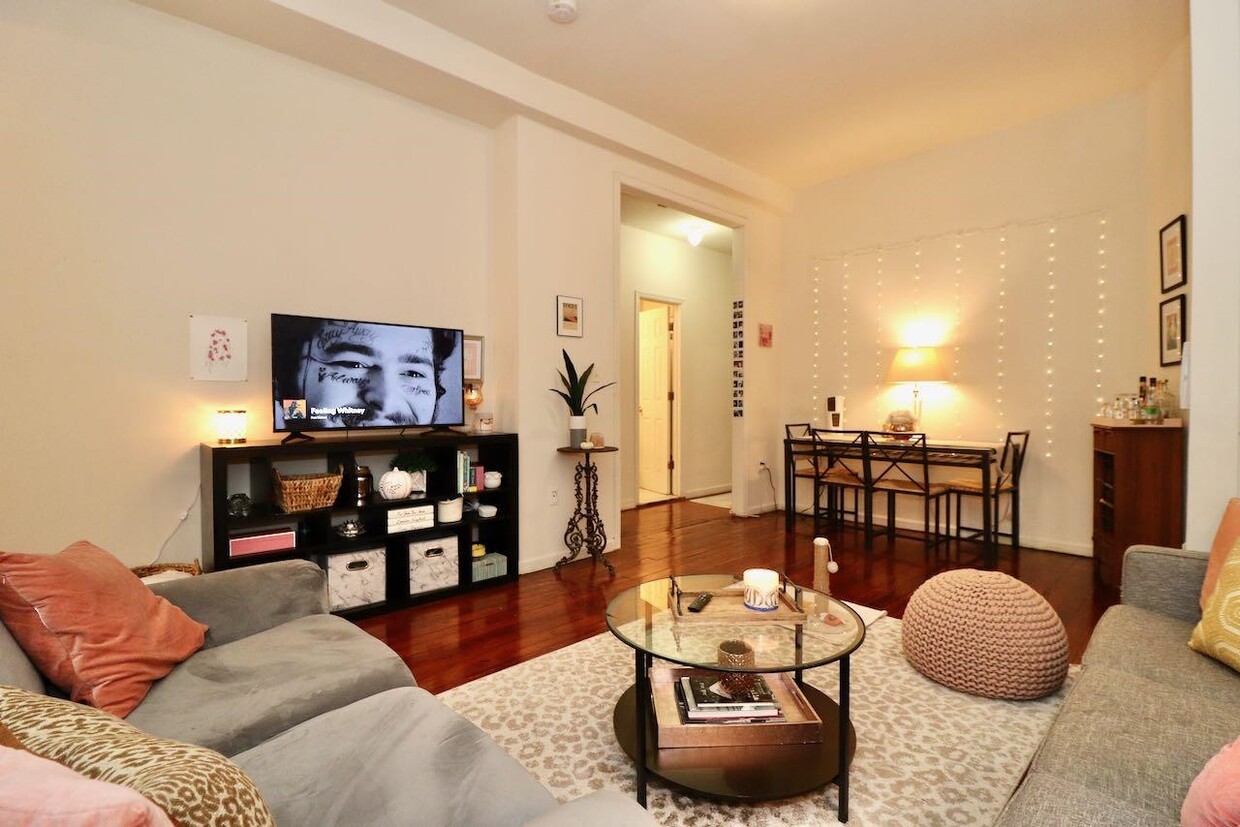 Foto principal - 1035 Washington St