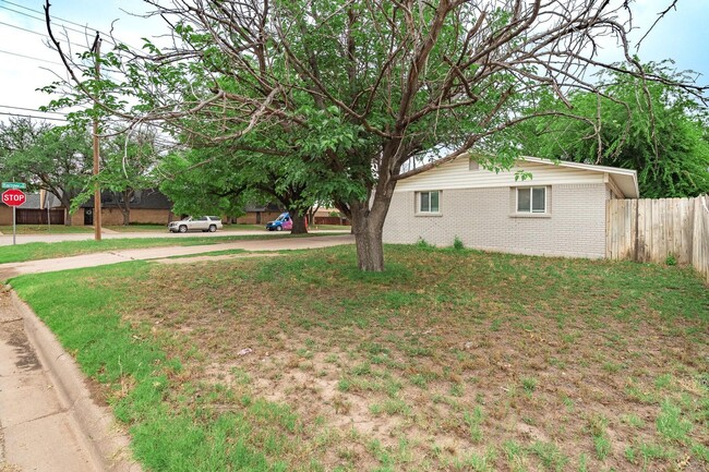 Building Photo - 3042 S 28th St