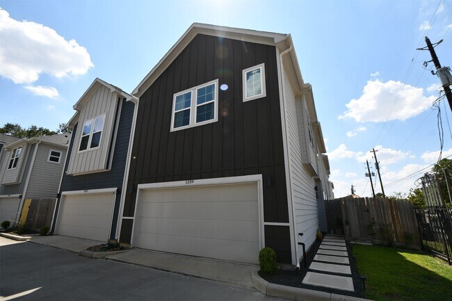 Building Photo - 1239 W Tidwell Rd