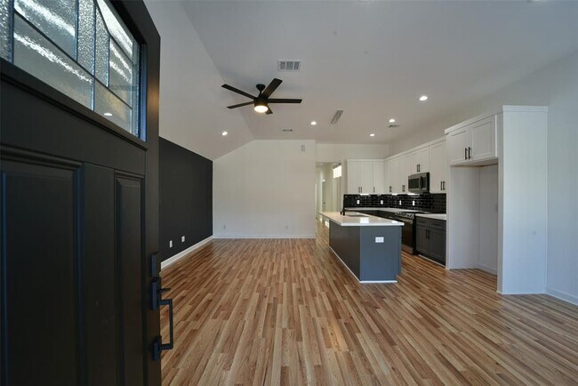 Foto del edificio - 5714 Beldart St