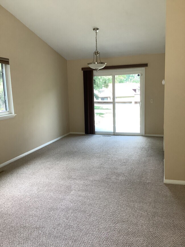 Building Photo - 9437 Macomber Ln