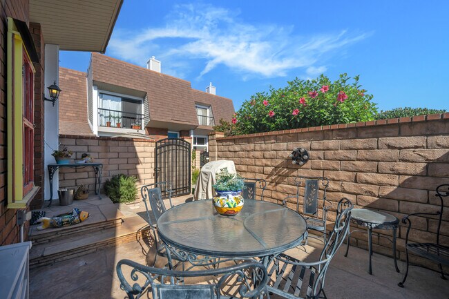Building Photo - 13020 Maxella Ave