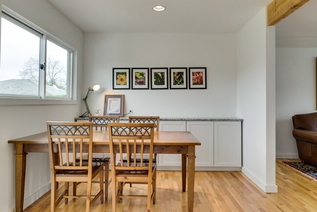 Building Photo - 5005 NE Mason Ct