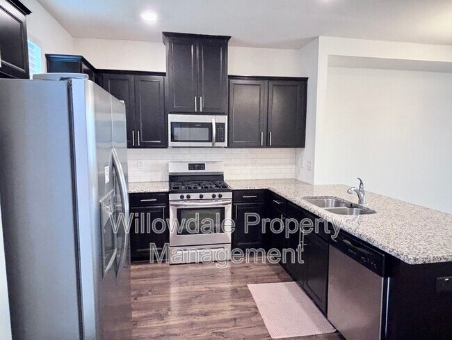 Building Photo - 416 Skymont Dr