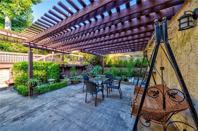 Building Photo - 1951 Alpha St