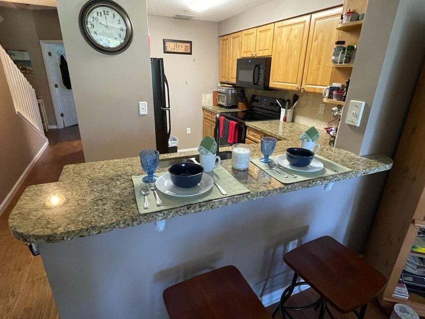 Primary Photo - 2050 Alta Meadows Ln