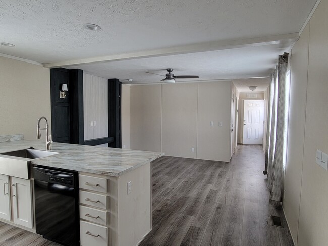 Building Photo - 66 Borman Ave