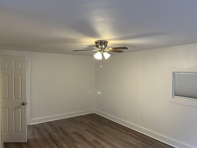 Foto del edificio - 802 Badgley Dr