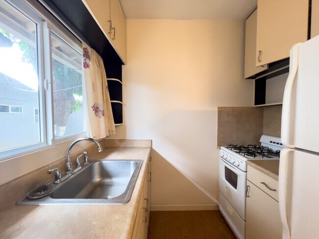 Building Photo - 1027