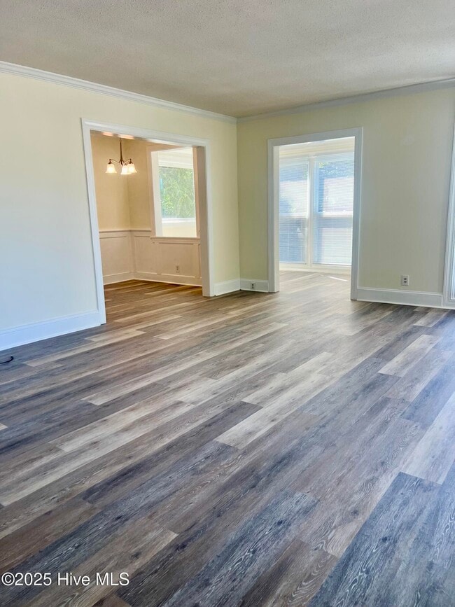 Building Photo - 2607 S Memorial Dr