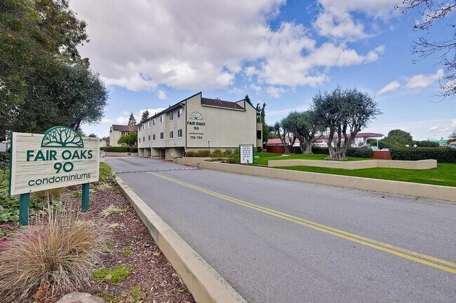 ENTRANCE TO COMPLEX - 785 N Fair Oaks Ave