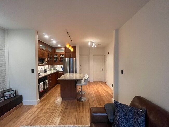 Foto del edificio - 229 Commonwealth Ave