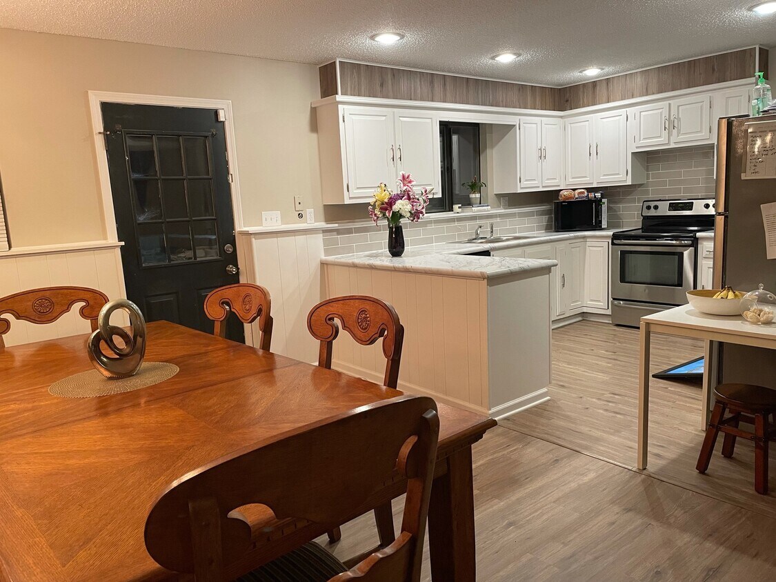Kitchen and Dining Room Area - 10171 Haskins St