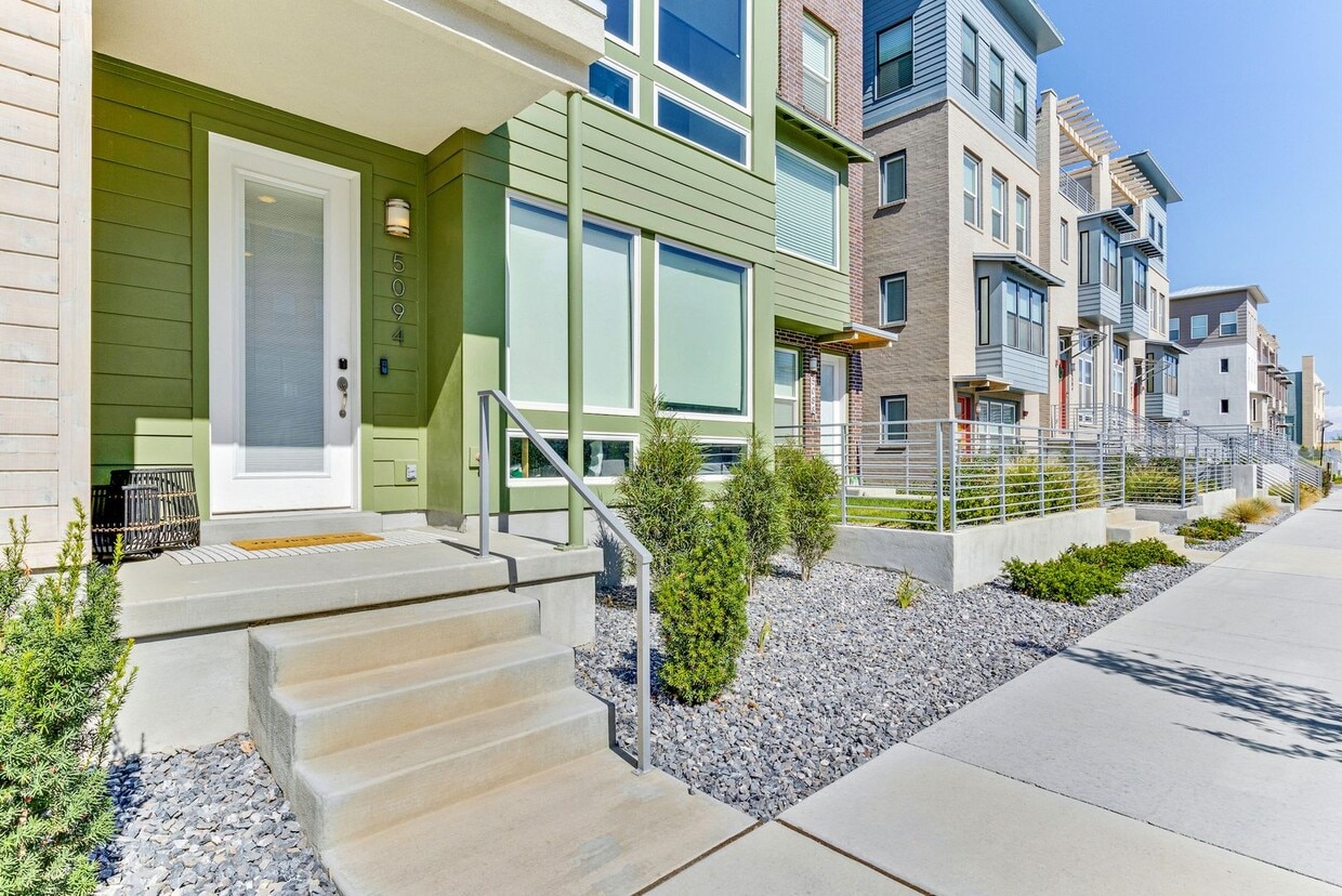 Primary Photo - Beautiful Townhome in Daybreak
