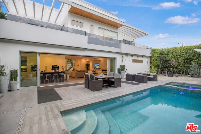 Foto del edificio - 6379 Colgate Ave