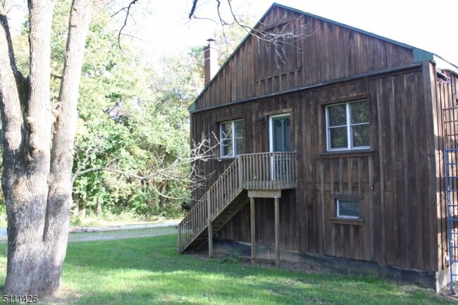 Foto del edificio - 245 Millbrook Rd