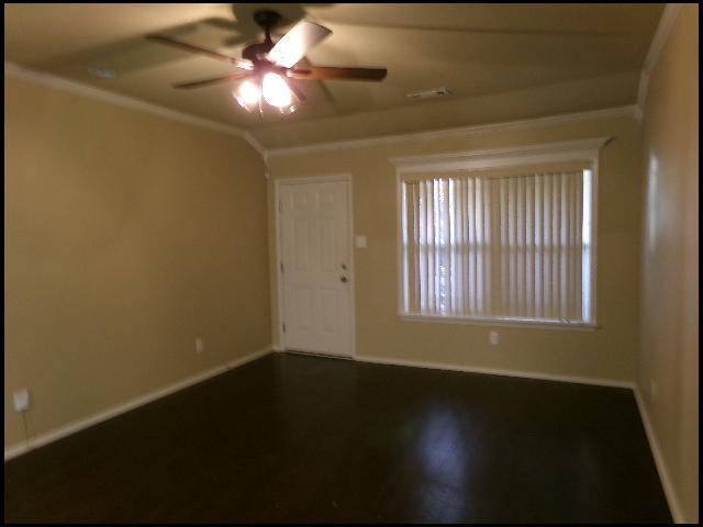 Building Photo - 9112 Pleasant Valley Dr