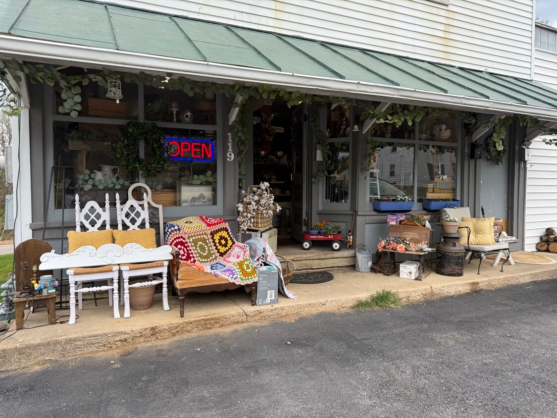 Photo - 119 Front Ave (Salem, VA)