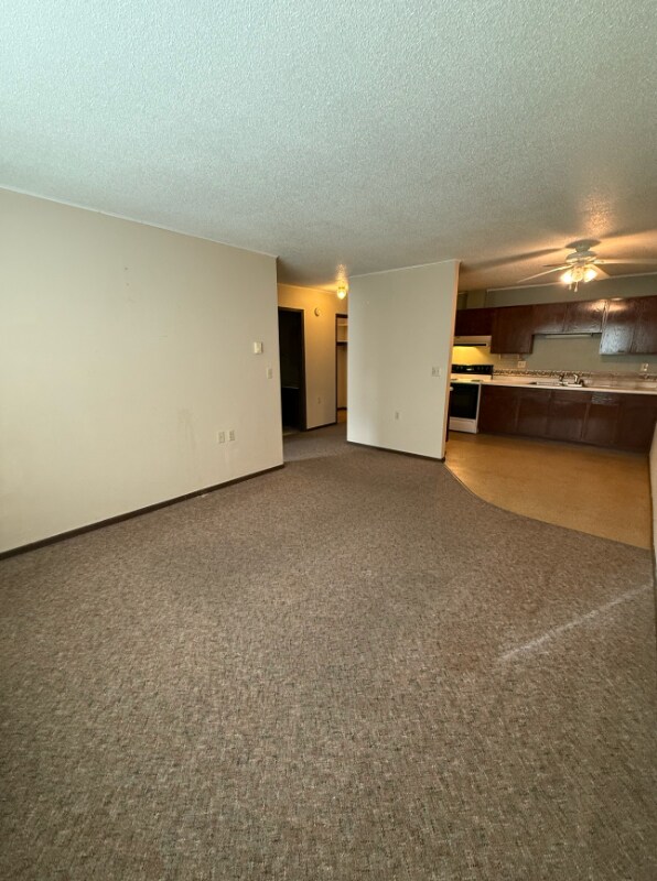 Building Photo - 550 8th St W